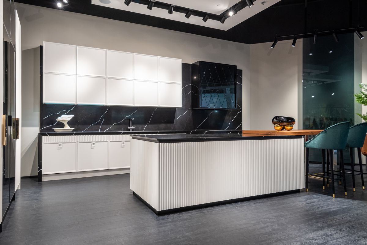 Fluted island with a black marble splashback